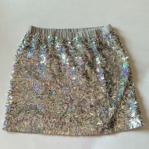 Girls silver size 6-7 sequin skirt. 13” long